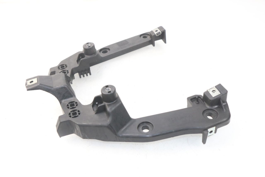 photo de JONCTION CARENAGE ARRIERE INFERIEURE MBK NITRO 2T 50 (2013 - 2017) - Zoom état d’usage