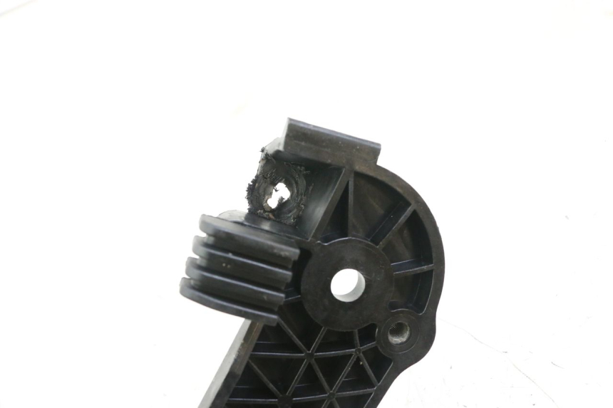 photo de JONCTION CARENAGE ARRIERE INFERIEURE MBK OVETTO 4T 50 (2008 - 2016) - Vue d’ensemble