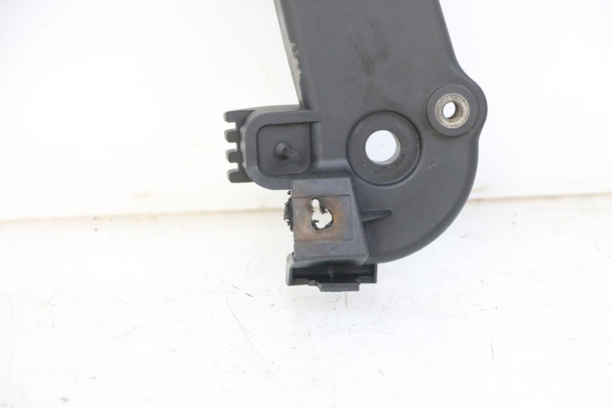 photo de JONCTION CARENAGE ARRIERE INFERIEURE MBK OVETTO 4T 50 (2008 - 2016) - Points de fixation