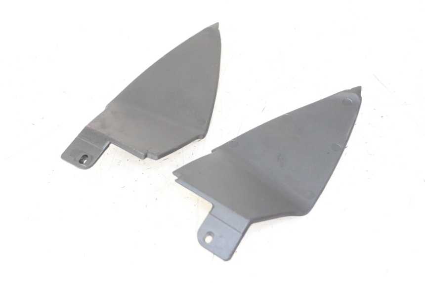 photo de JONCTION CARENAGE ARRIERE INFERIEURE PIAGGIO NEW TYPHOON 50 (2010 - 2017) - Zoom état d’usage