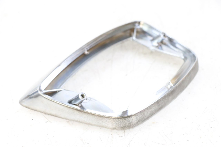 photo de JONCTION CARENAGE ARRIERE INFERIEURE PIAGGIO VESPA LX 2T 50 (2005 - 2013) - Gros plan technique