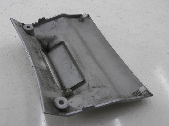 photo de JONCTION CARENAGE ARRIERE INFERIEURE PIAGGIO X8 STREET 125 (2006 - 2007) - Détail de la pièce