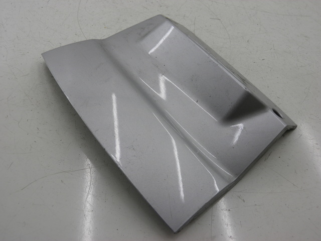 photo de JONCTION CARENAGE ARRIERE INFERIEURE PIAGGIO X8 STREET 125 (2006 - 2007) - Zoom état d’usage