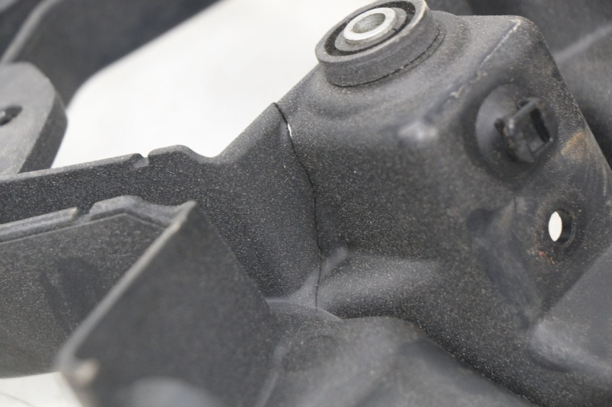 photo de JONCTION CARENAGE ARRIERE INFERIEURE BMW R GS 1200 (2005 - 2007) - Autre angle de vue