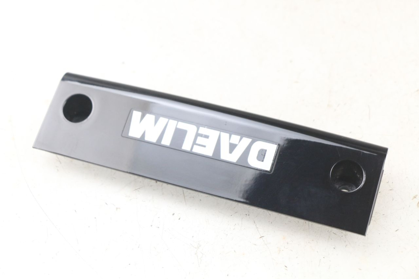 photo de JONCTION CARENAGE ARRIERE INFERIEURE DAELIM S2 FI 125 (2008 - 2017) - Zoom état d’usage