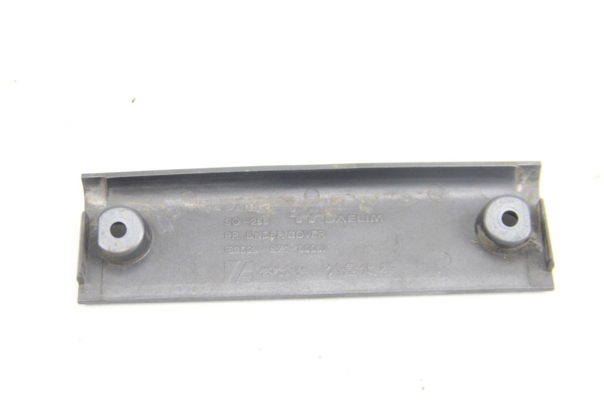 photo de JONCTION CARENAGE ARRIERE INFERIEURE DAELIM S2 125 (2006 - 2007) - Zoom état d’usage