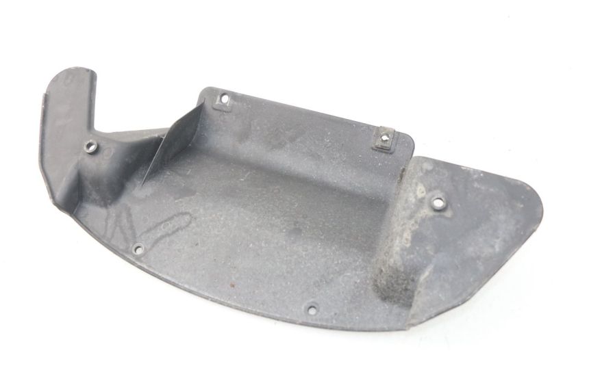 photo de JONCTION CARENAGE ARRIERE INFERIEURE DAELIM S3 125 (2010 - 2017) - Détail de la pièce