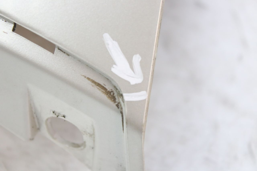 photo de JONCTION CARENAGE ARRIERE INFERIEURE PEUGEOT SATELIS 125 (2010 - 2012) - Détail de la pièce