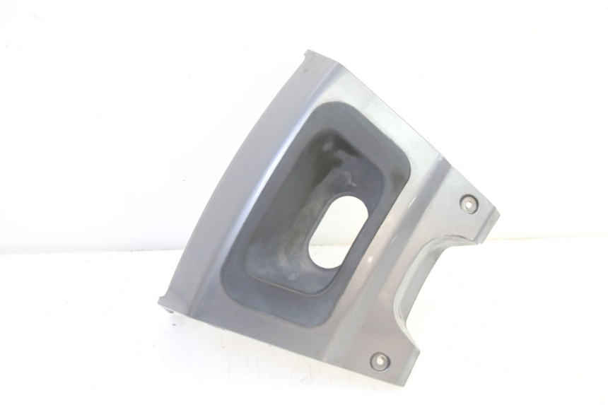 photo de JONCTION CARENAGE ARRIERE INFERIEURE PEUGEOT SATELIS 250 (2006 - 2012) - Zoom état d’usage