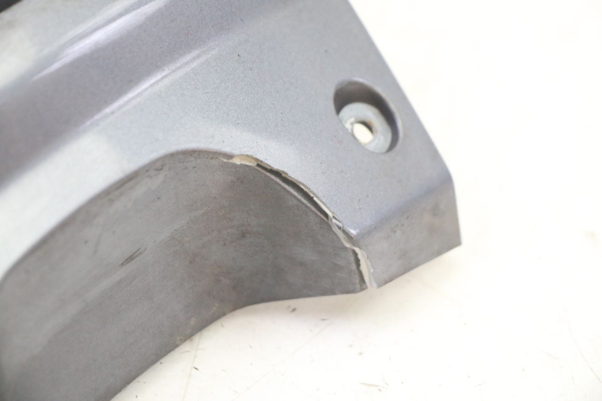 photo de JONCTION CARENAGE ARRIERE INFERIEURE PEUGEOT SATELIS 250 (2006 - 2012) - Gros plan technique