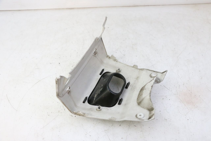 photo de JONCTION CARENAGE ARRIERE INFERIEURE PEUGEOT SATELIS 125 (2010 - 2012) - Zoom état d’usage