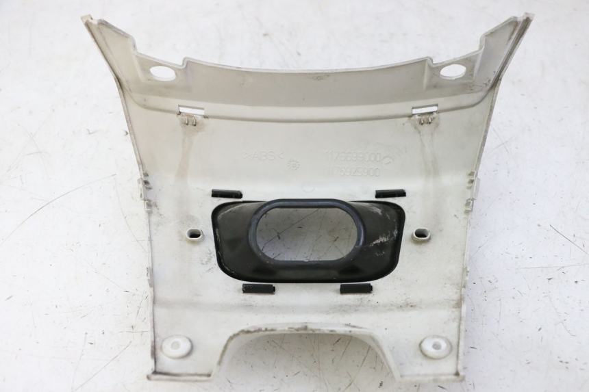 photo de JONCTION CARENAGE ARRIERE INFERIEURE PEUGEOT SATELIS 125 (2010 - 2012) - Autre angle de vue