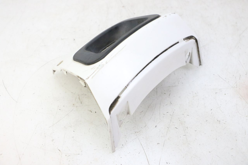 photo de JONCTION CARENAGE ARRIERE INFERIEURE PEUGEOT SATELIS 125 (2010 - 2012) - Gros plan technique