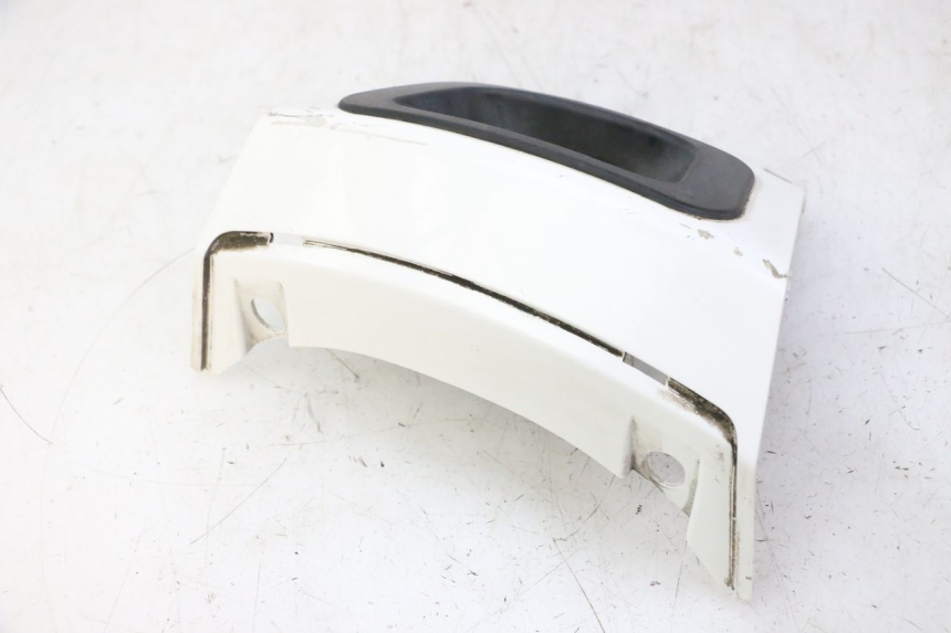 photo de JONCTION CARENAGE ARRIERE INFERIEURE PEUGEOT SATELIS 125 (2010 - 2012) - Points de fixation