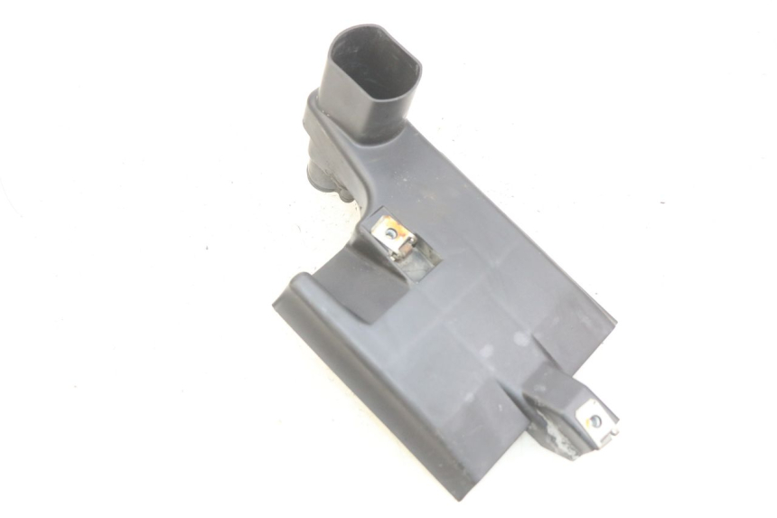 photo de JONCTION CARENAGE ARRIERE INFERIEURE APRILIA SCARABEO 100 (2003 - 2012) - Vue principale