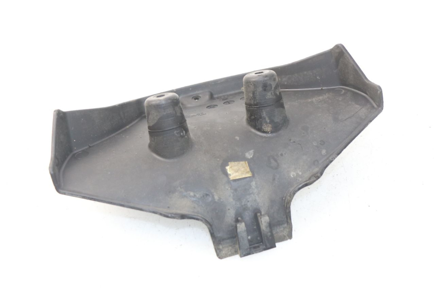 photo de JONCTION CARENAGE ARRIERE INFERIEURE TRIUMPH SPRINT ST ABS 1050 (2005 - 2007) - Zoom état d’usage