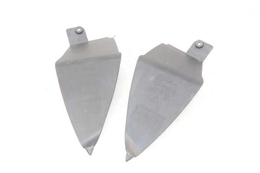 photo de JONCTION CARENAGE ARRIERE INFERIEURE APRILIA SR 2T 50 (2012 - 2017) - Détail de la pièce