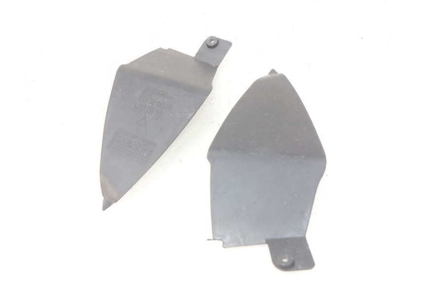 photo de JONCTION CARENAGE ARRIERE INFERIEURE APRILIA SR 2T 50 (2012 - 2017) - Zoom état d’usage