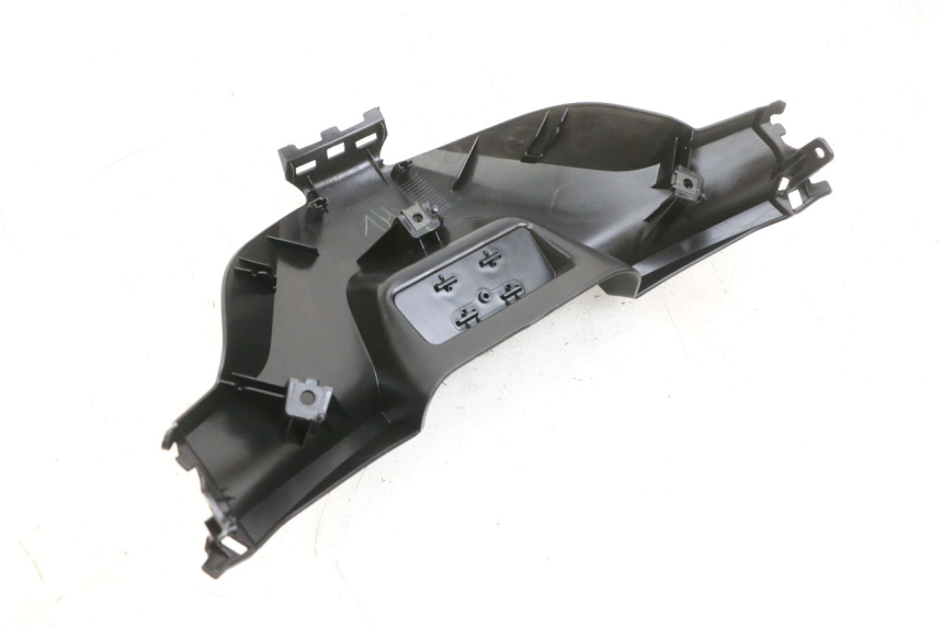 photo de JONCTION CARENAGE ARRIERE INFERIEURE YAMAHA TRICITY 300 (2020 - 2024) - Points de fixation