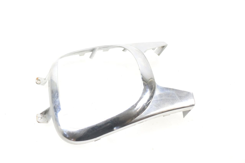 photo de JONCTION CARENAGE ARRIERE INFERIEURE RAZZO VENICE 50 (2009 - 2014) - Gros plan technique