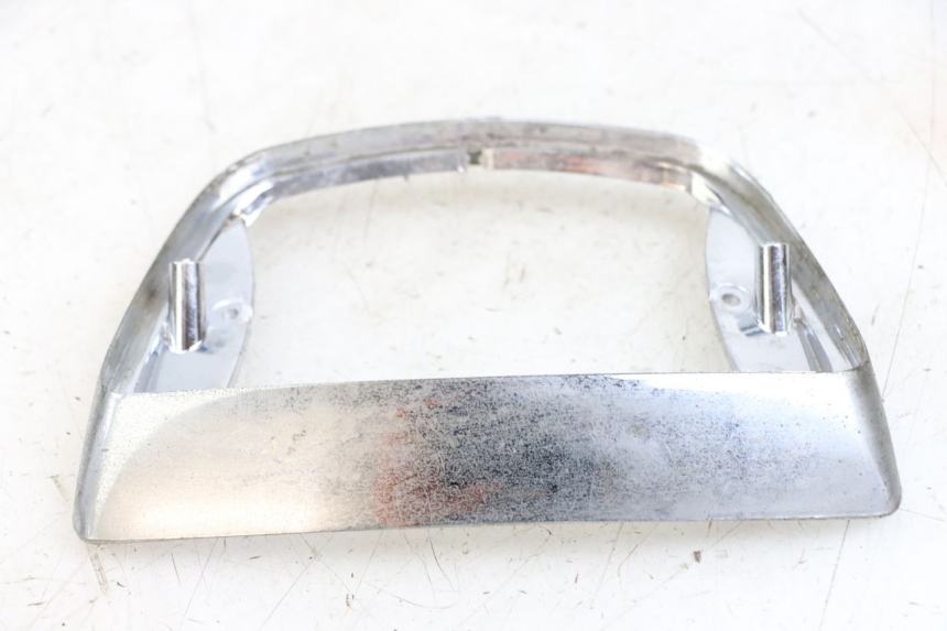 photo de JONCTION CARENAGE ARRIERE INFERIEURE PIAGGIO VESPA LX 2T 50 (2005 - 2013) - Gros plan technique