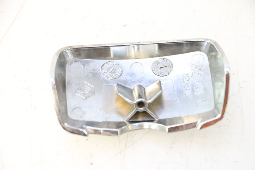 photo de JONCTION CARENAGE ARRIERE INFERIEURE PIAGGIO VESPA LX 2T 50 (2005 - 2013) - Détail de la pièce
