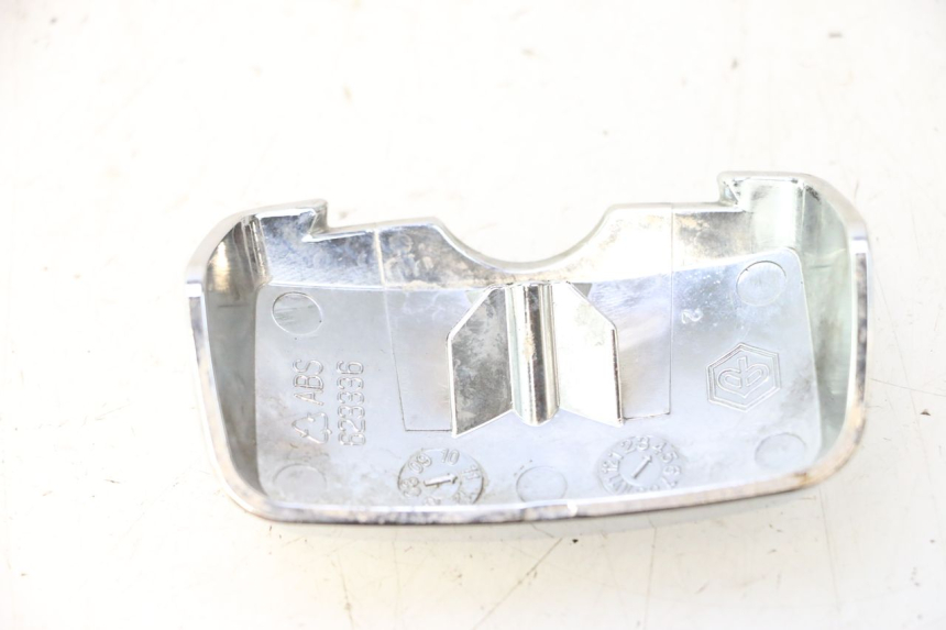 photo de JONCTION CARENAGE ARRIERE INFERIEURE PIAGGIO VESPA LX 2T 50 (2005 - 2013) - Zoom état d’usage