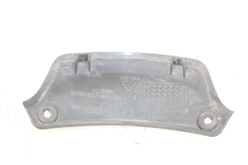 photo de JONCTION CARENAGE ARRIERE INFERIEURE PIAGGIO VESPA PRIMAVERA 2T 50 (2013 - 2018) - Zoom état d’usage