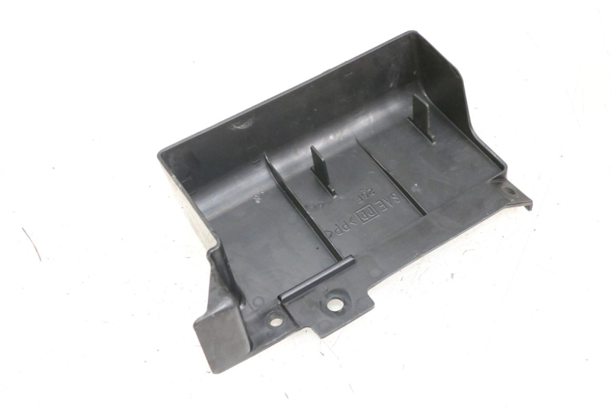 photo de Rear lower fairing junction SUZUKI VL INTRUDER 125 (2004 - 2007) - Autre angle de vue