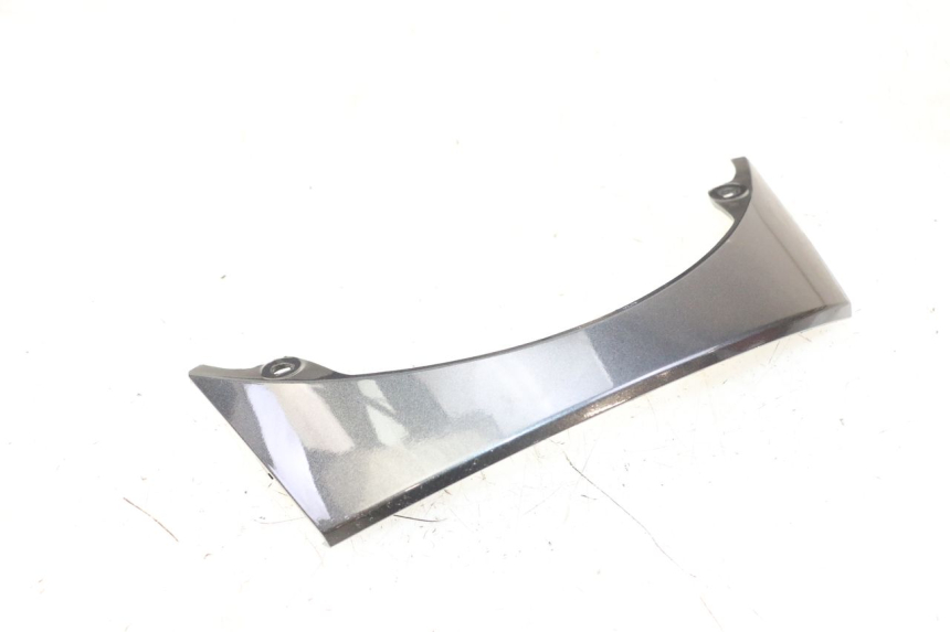 photo de JONCTION CARENAGE ARRIERE INFERIEURE MBK WAAP 125 (2008 - 2013) - Gros plan technique