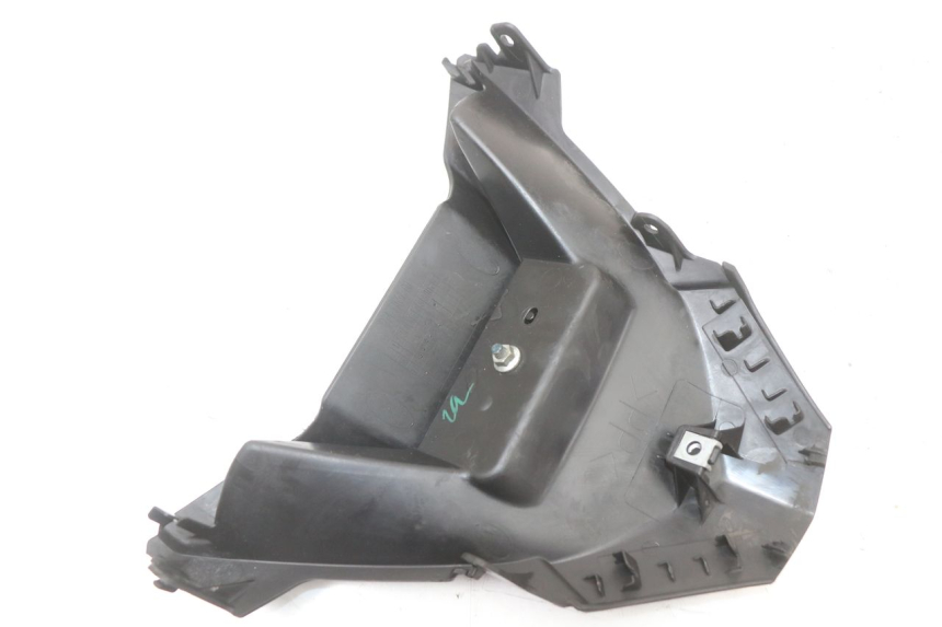 photo de JONCTION CARENAGE ARRIERE INFERIEURE YAMAHA XMAX X-MAX ABS 125 (2017 - 2020) - Vue d’ensemble