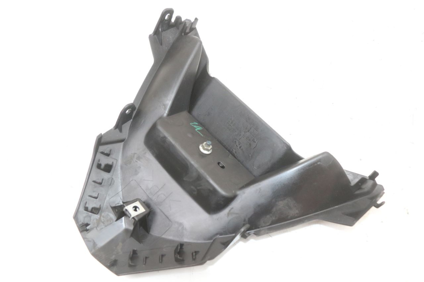 photo de JONCTION CARENAGE ARRIERE INFERIEURE YAMAHA XMAX X-MAX ABS 125 (2017 - 2020) - Points de fixation