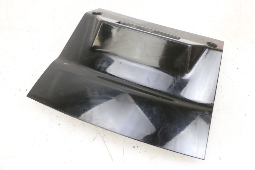 photo de JONCTION CARENAGE ARRIERE INFERIEURE PIAGGIO X8 125 (2004 - 2007) - Détail de la pièce