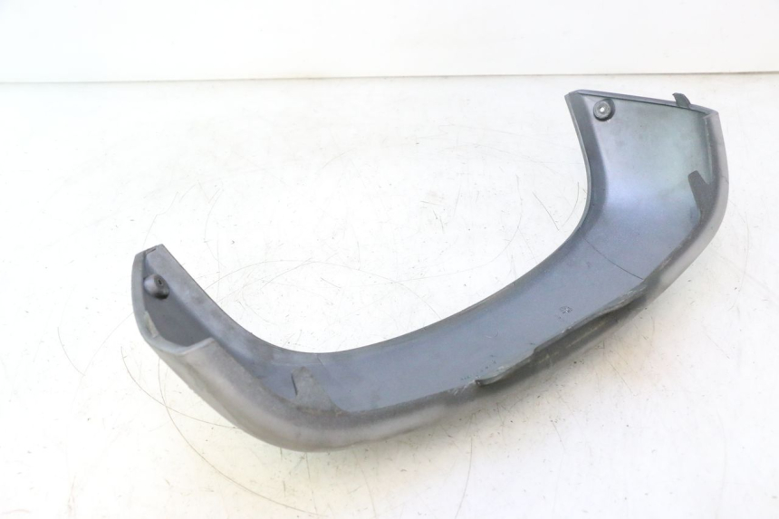 photo de JONCTION CARENAGE ARRIERE INFERIEURE PIAGGIO X9 AMALFI 180 (2000 - 2003) - Points de fixation