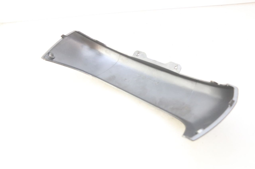 photo de JONCTION CARENAGE ARRIERE INFERIEURE PIAGGIO X9 EVOLUTION 125 (2003 - 2007) - Détail de la pièce