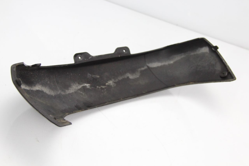 photo de JONCTION CARENAGE ARRIERE INFERIEURE PIAGGIO X9 125 (2000 - 2003) - Gros plan technique