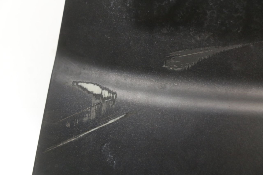 photo de JONCTION CARENAGE ARRIERE INFERIEURE PIAGGIO XEVO - X EVO 125 (2007 - 2017) - Détail de la pièce