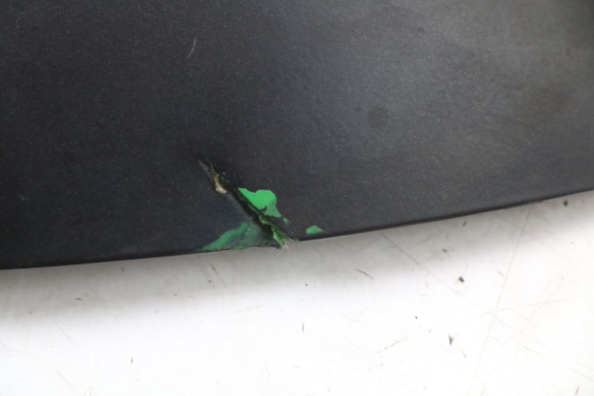 photo de JONCTION CARENAGE ARRIERE INFERIEURE PIAGGIO XEVO - X EVO 125 (2007 - 2017) - Zoom état d’usage