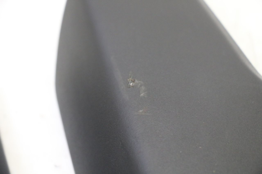 photo de JONCTION CARENAGE ARRIERE PEUGEOT KISBEE 4T 50 (2018 - 2022) - Zoom état d’usage