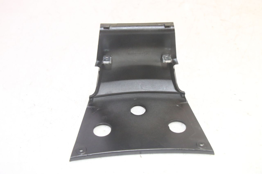 photo de JONCTION CARENAGE ARRIERE PIAGGIO MP3 HPE 350 (2018 - 2020) - Gros plan technique