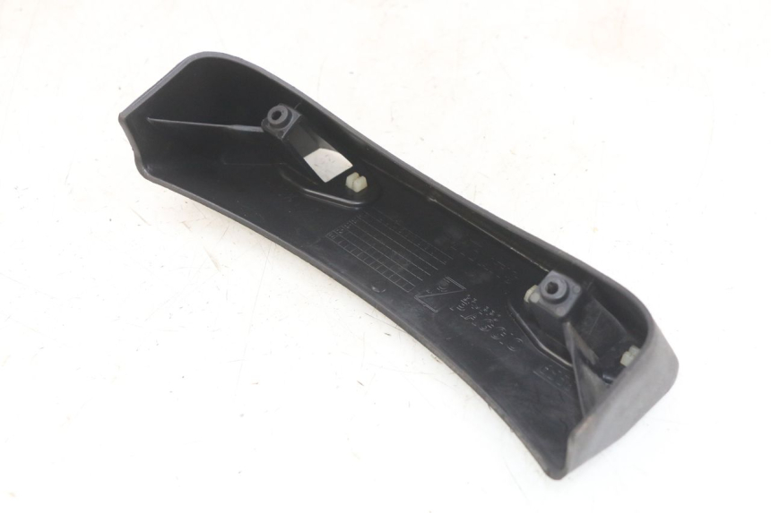 photo de JONCTION CARENAGE ARRIERE PIAGGIO MP3 LT 400 (2007 - 2012) - Autre angle de vue