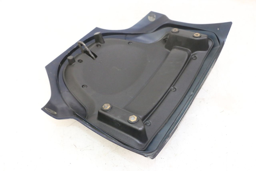 photo de JONCTION CARENAGE ARRIERE PIAGGIO MP3 LT 300 (2010 - 2016) - Détails caractéristiques