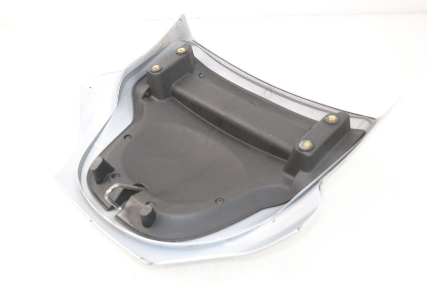 photo de JONCTION CARENAGE ARRIERE PIAGGIO MP3 125 (2006 - 2014) - Autre angle de vue