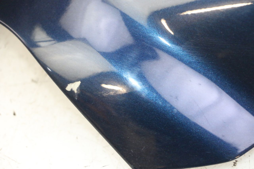 photo de JONCTION CARENAGE ARRIERE PIAGGIO MP3 RL 250 (2006 - 2010) - Gros plan technique