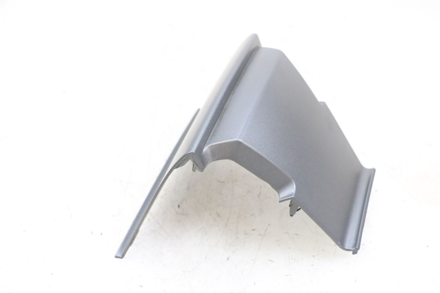 photo de JONCTION CARENAGE ARRIERE PIAGGIO MP3 500 (2016 - 2018) - Gros plan technique