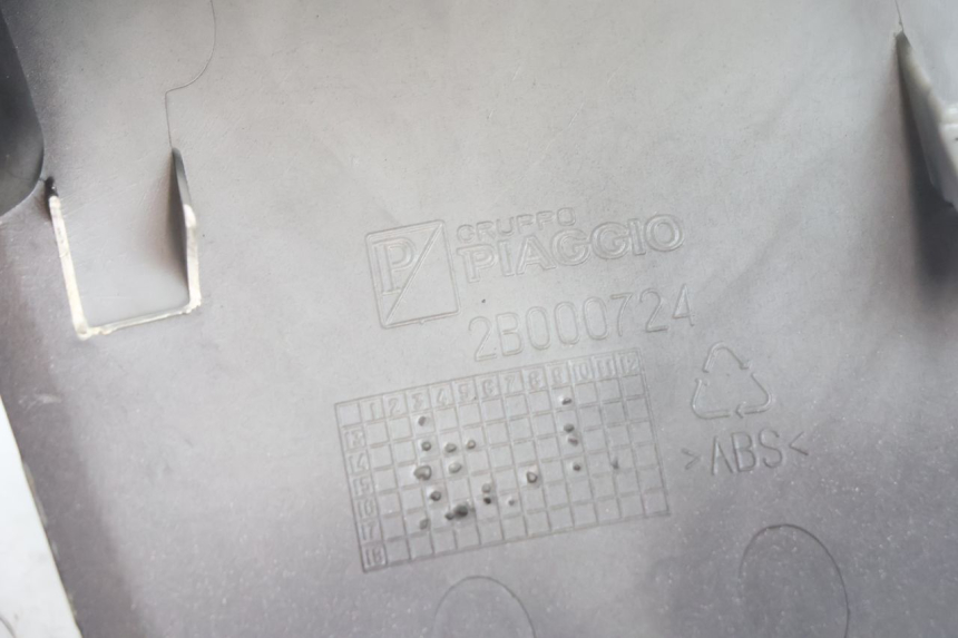 photo de JONCTION CARENAGE ARRIERE PIAGGIO MP3 500 (2016 - 2018) - État de surface