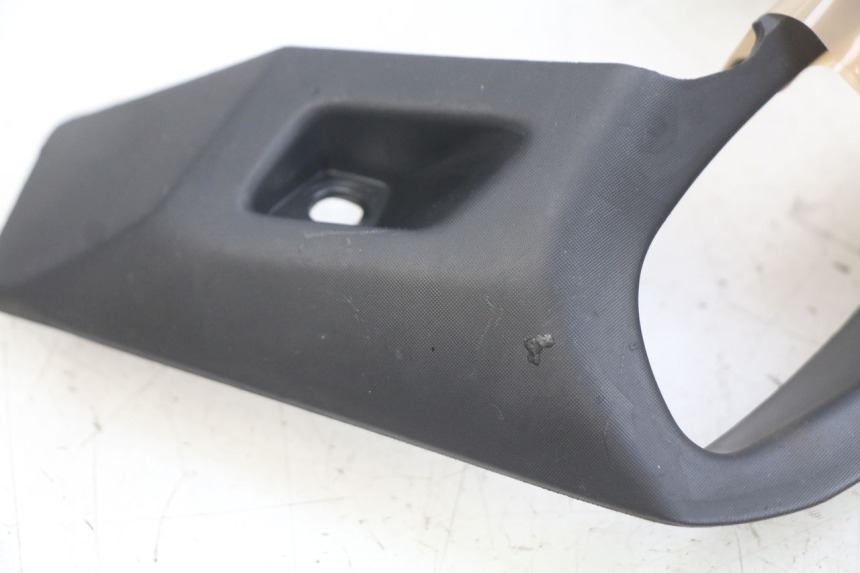 photo de JONCTION CARENAGE ARRIERE YAMAHA MT ABS 125 (2014 - 2018) - Détail de la pièce