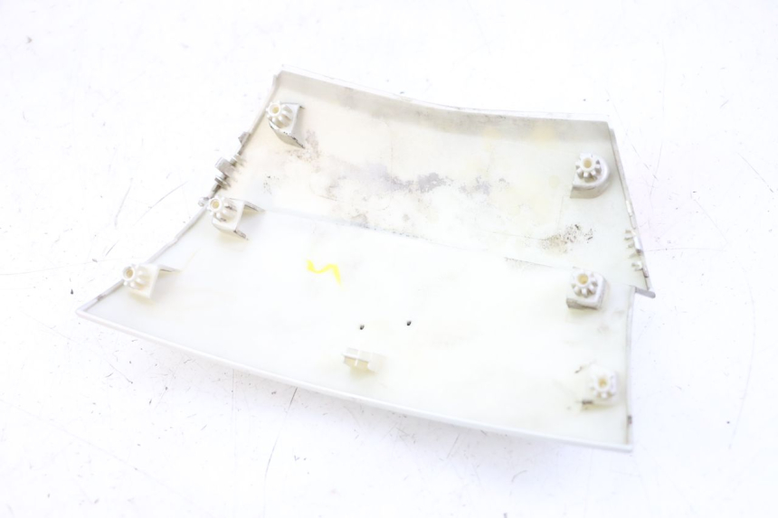 photo de JONCTION CARENAGE ARRIERE PEUGEOT CITYSTAR 125 (2011 - 2017) - Détail de la pièce