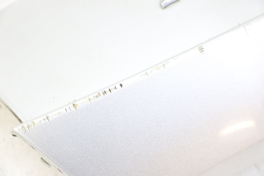 photo de JONCTION CARENAGE ARRIERE PEUGEOT CITYSTAR 125 (2011 - 2017) - Marquages et références