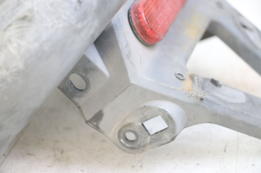 photo de JONCTION CARENAGE ARRIERE PEUGEOT LUDIX ONE 50 (2005 - 2008) - Gros plan technique